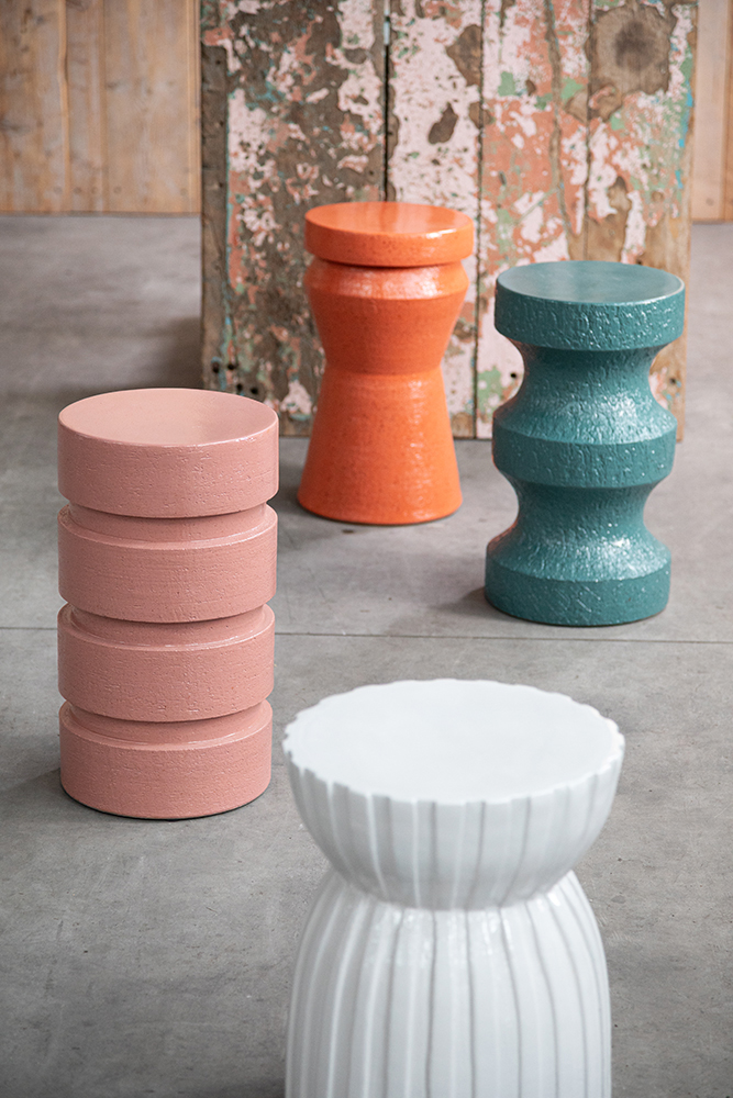 STÜHLE, HOCKER, BÄNKE